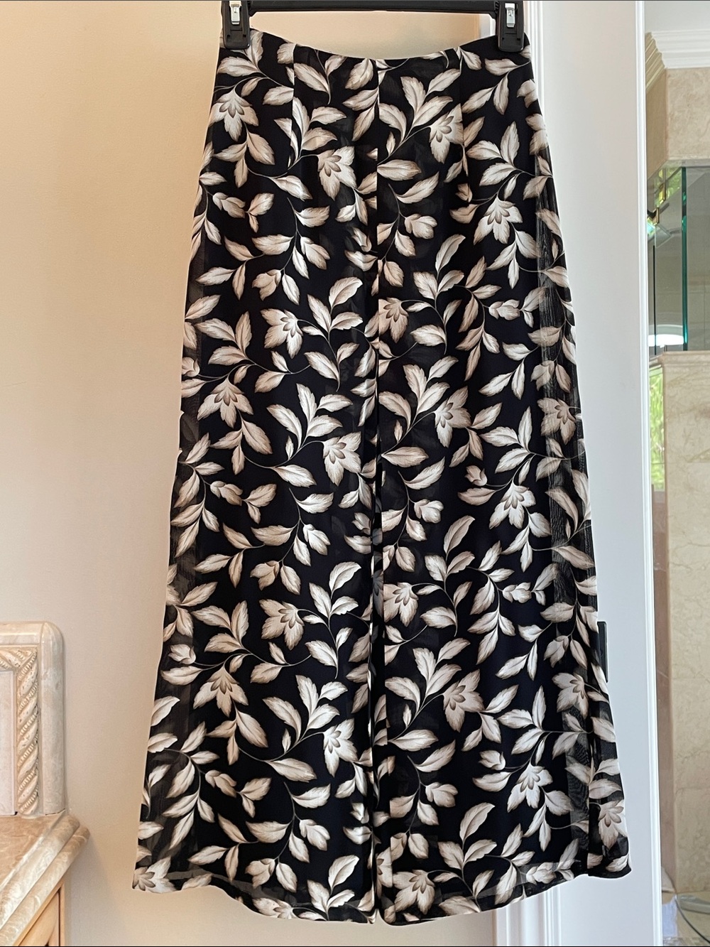 Ann Taylor Petites 2P Black A-Line Skirt with Cream/Beige Floral Leaf Print